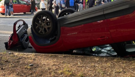 Torino – Grave incidente a Mirafiori. Auto si ribalta: due feriti