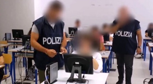 Torino – Andavano all’esame per la patente con  parrucconi, cuffie e cellulari nascosti. Smascherato il trucco: chieste 65 condanne