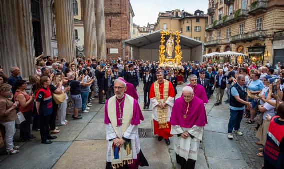 A Torino la storica Festa della Consolata – La processione nel cuore della città