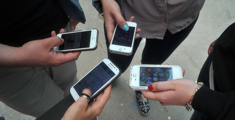 Più Smartphone meno figli – Ecco perché stanno crollando le nascite in tutto il mondo. Lo studio sorprendente