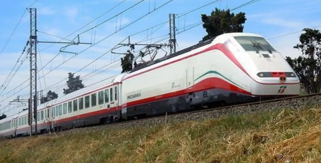 I treni a lunga percorrenza italiani non sono quasi mai in orario – Siamo fra i peggiori in Europa: i dati