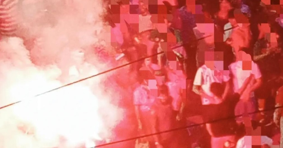 Torino – Marocco fuori dal Mondiale, ma la comunità marocchina festeggia lo stesso in Barriera: fuochi d’artificio, fumogeni e cori