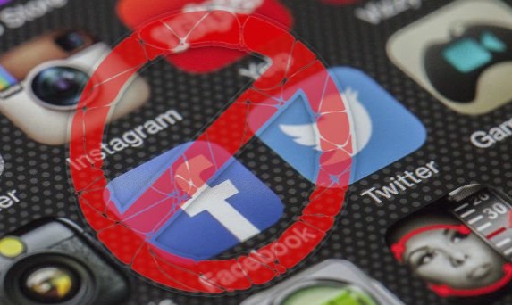 In Cina sono bloccati Google, WhatsApp, YouTube e Wikipedia: 2 milioni di persone lavorano per bloccare i contenuti. Paura di un colpo di Stato, ma non solo…