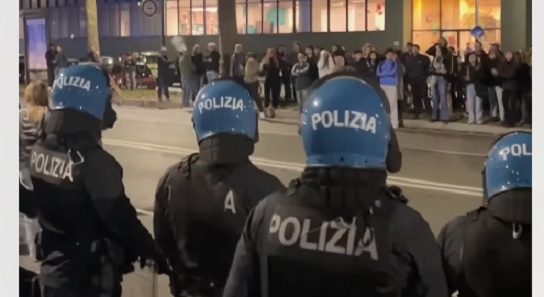 Torino – Tensione alla manifestazione contro la mega-moschea. Fratelli d’Italia in strada: volano insulti