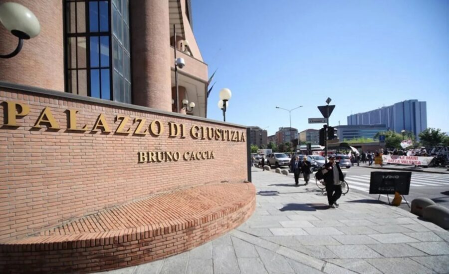 A Torino il Tribunale è invaso dai topi: “Sono grossi, girano nei corridoi e nei locali”. L’allarme